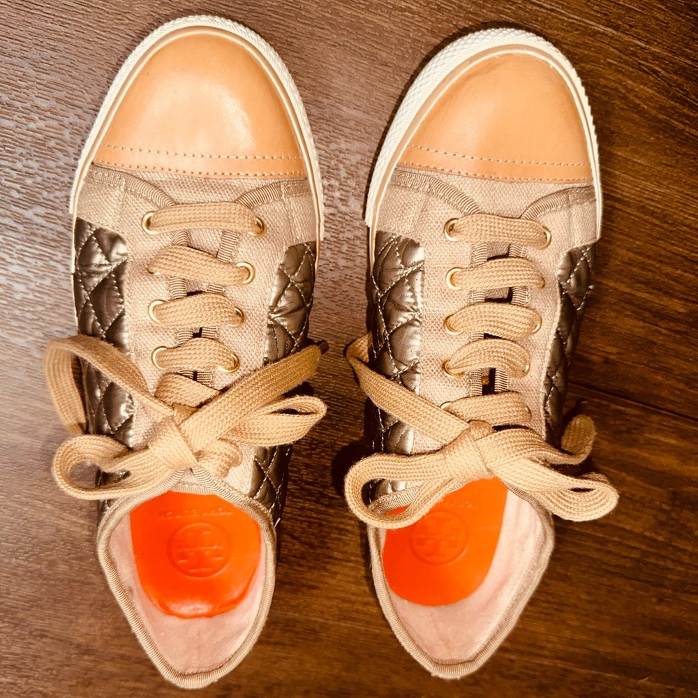 Tory Burch Caspe Quilted Metallic Leather fashion Sneaker